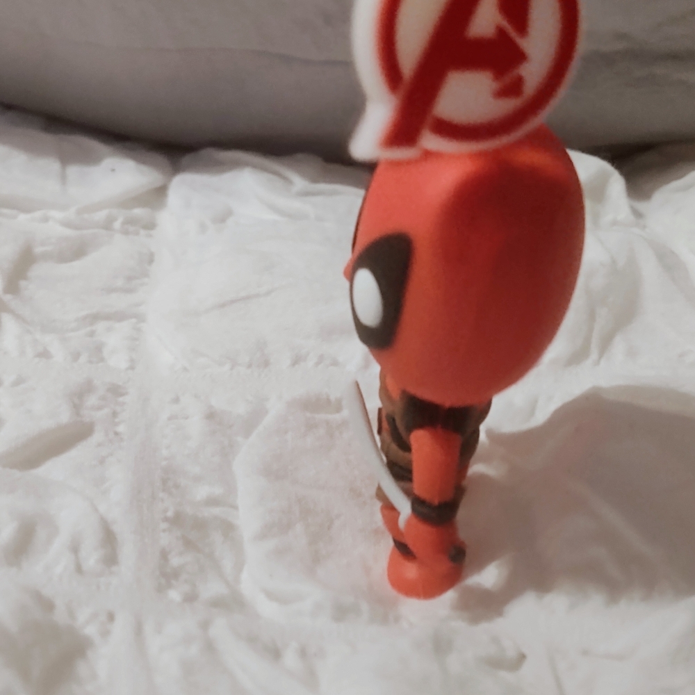 Deadpool Keychain - Picture 2 of 7